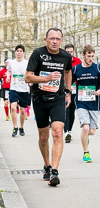 Tomeczek, 33. Vienna City Marathon 2016 © Hannes Steiner 160410-1253_5Z5A1475.jpg
